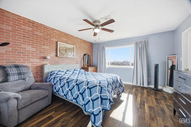 930 Olive Drive 15, Bakersfield, CA 93308