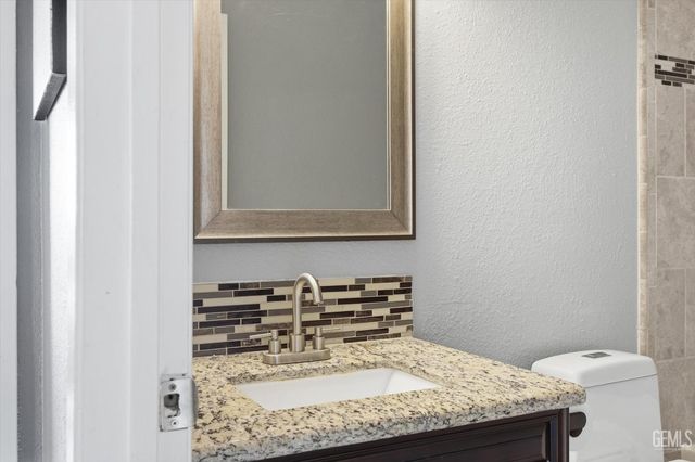 930 Olive Drive 15, Bakersfield, CA 93308