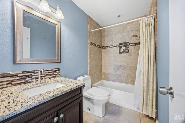 930 Olive Drive 15, Bakersfield, CA 93308