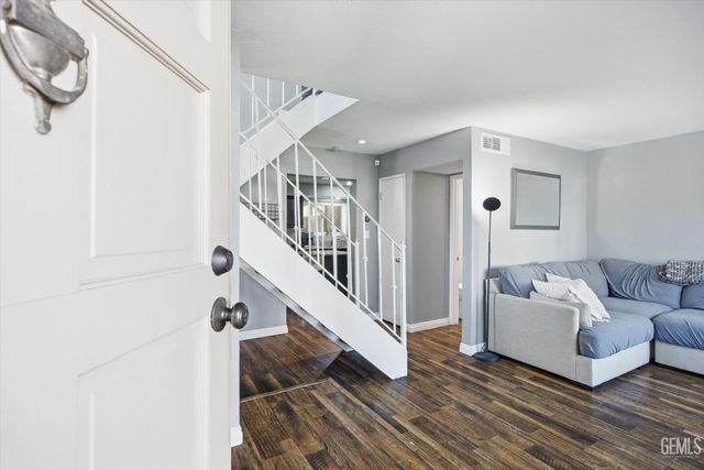 930 Olive Drive 15, Bakersfield, CA 93308