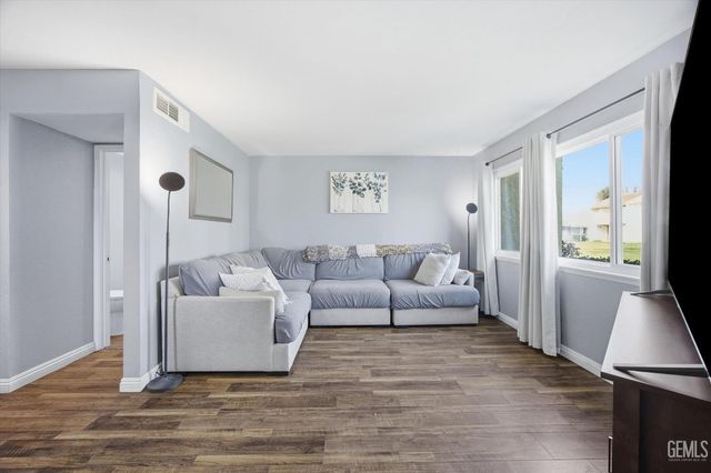 930 Olive Drive 15, Bakersfield, CA 93308