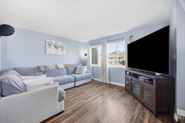 930 Olive Drive 15, Bakersfield, CA 93308