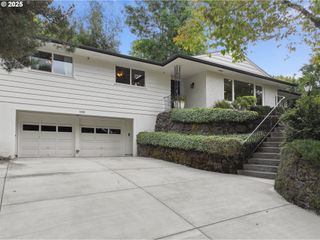1930 Sw PARKWOOD Dr, Portland, OR 97225