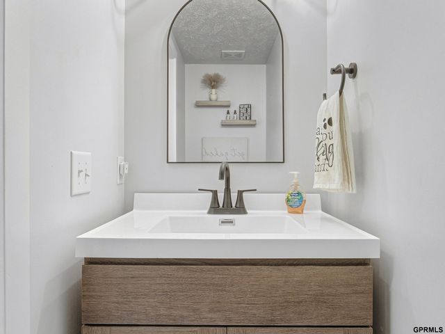 13805 Kelly Drive, Bellevue, NE 68123