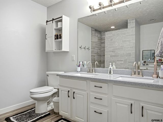 13805 Kelly Drive, Bellevue, NE 68123