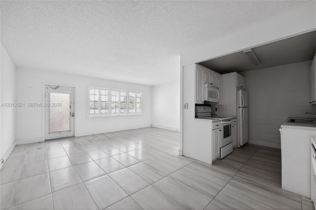 3023 Cambridge B 3023, Deerfield Beach, FL 33442