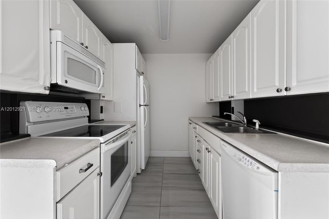 3023 Cambridge B 3023, Deerfield Beach, FL 33442