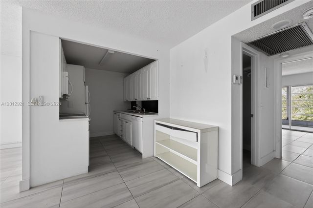 3023 Cambridge B 3023, Deerfield Beach, FL 33442