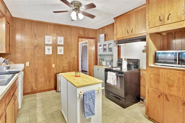 803 Marvin Avenue, Leesville, LA 71446