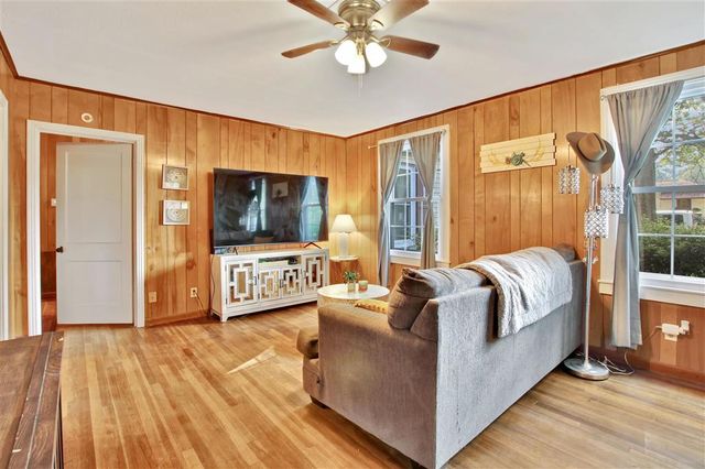 803 Marvin Avenue, Leesville, LA 71446