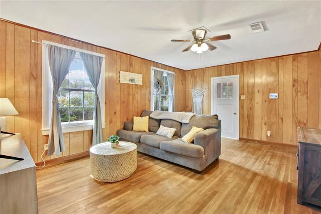 803 Marvin Avenue, Leesville, LA 71446