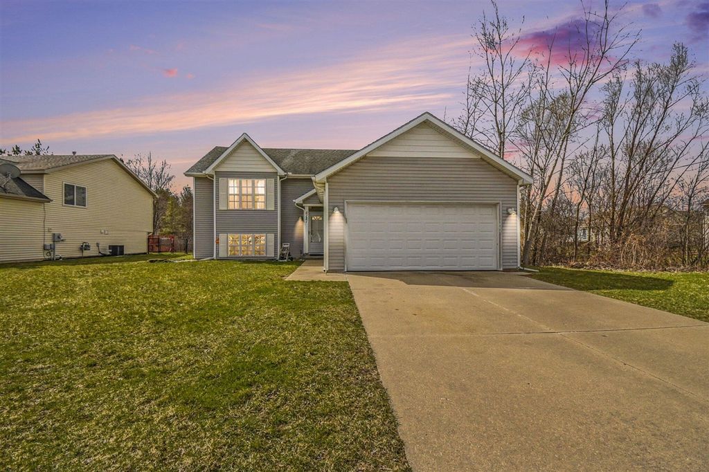 5151 Taylor Ridge Drive, Kentwood, MI 49512