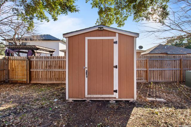 6858 cape meadow, Converse, TX 78109