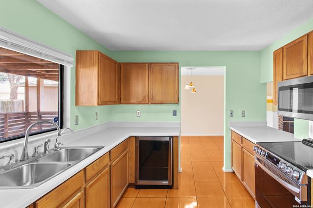 6858 cape meadow, Converse, TX 78109