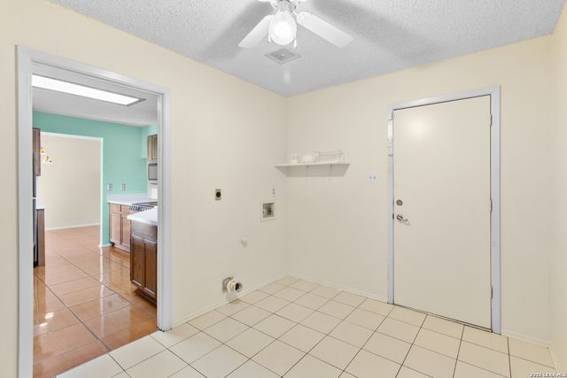 6858 cape meadow, Converse, TX 78109