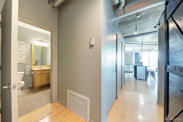 100 W 5th St 610, Royal Oak, MI 48067