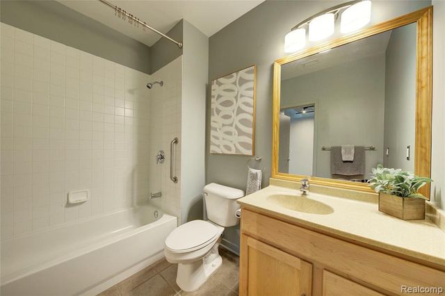100 W 5th St 610, Royal Oak, MI 48067