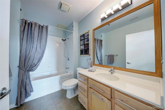 100 W 5th St 610, Royal Oak, MI 48067