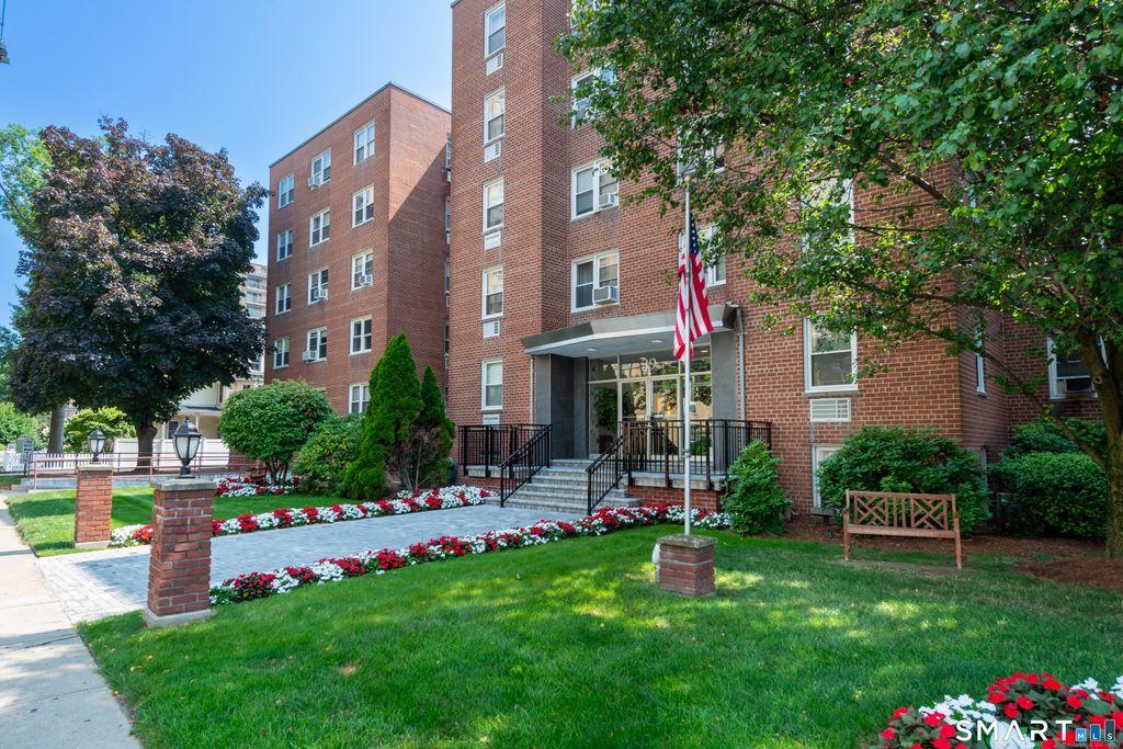 39 Glenbrook Road 2T, Stamford, CT 06902