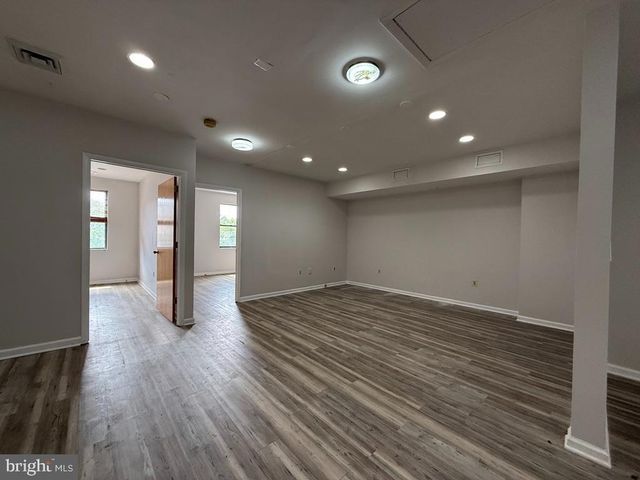 4716 WISCONSIN AVE NW, Washington, DC 20016