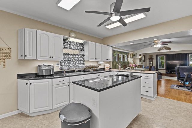 178 W Saveland AVENUE, Milwaukee, WI 53207