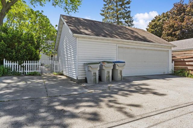 178 W Saveland AVENUE, Milwaukee, WI 53207