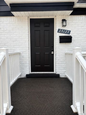 25123 Mackinac Street, Roseville, MI 48066