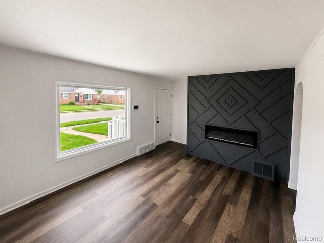 25123 Mackinac Street, Roseville, MI 48066