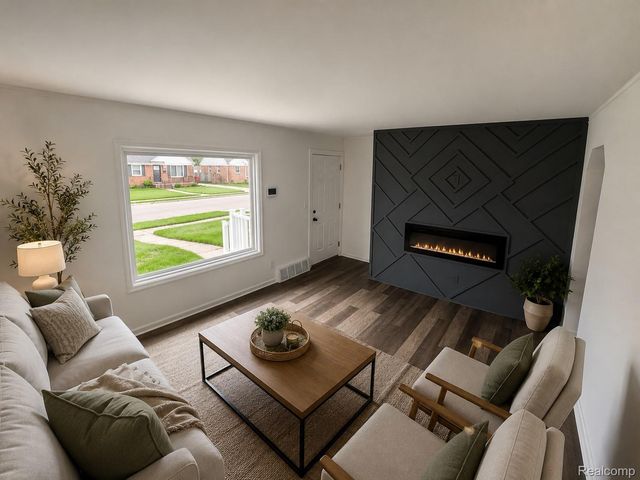 25123 Mackinac Street, Roseville, MI 48066
