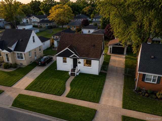 25123 Mackinac Street, Roseville, MI 48066