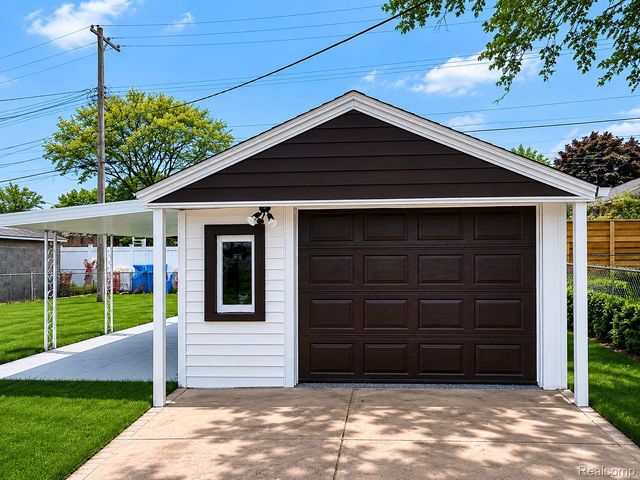 25123 Mackinac Street, Roseville, MI 48066
