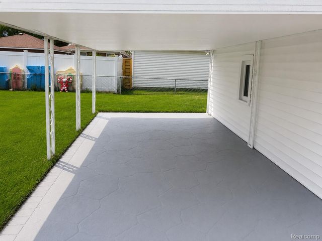 25123 Mackinac Street, Roseville, MI 48066