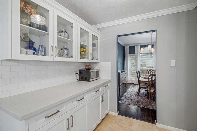 1914 Westwood Lake Court, Kingwood, TX 77339