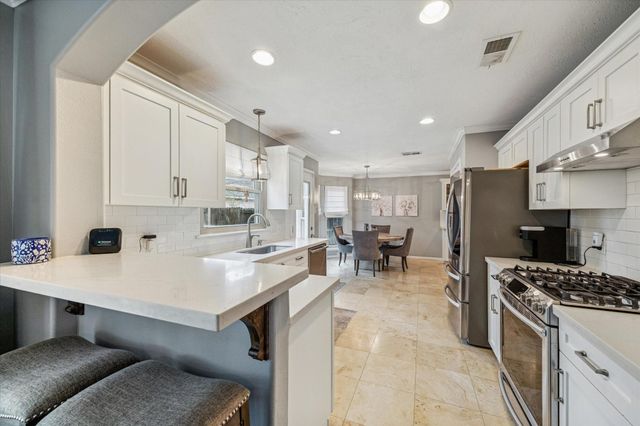 1914 Westwood Lake Court, Kingwood, TX 77339