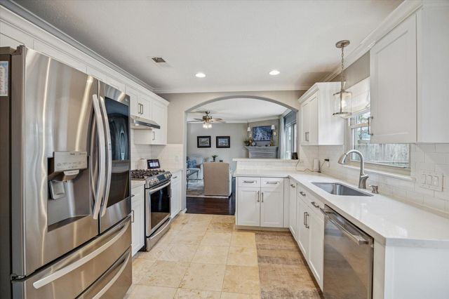 1914 Westwood Lake Court, Kingwood, TX 77339