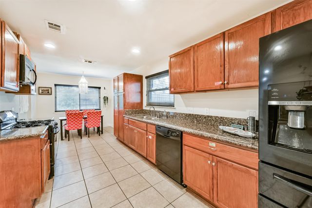 1422 Cedarbrook Court, Seabrook, TX 77586