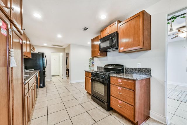 1422 Cedarbrook Court, Seabrook, TX 77586