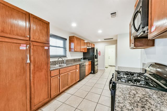 1422 Cedarbrook Court, Seabrook, TX 77586