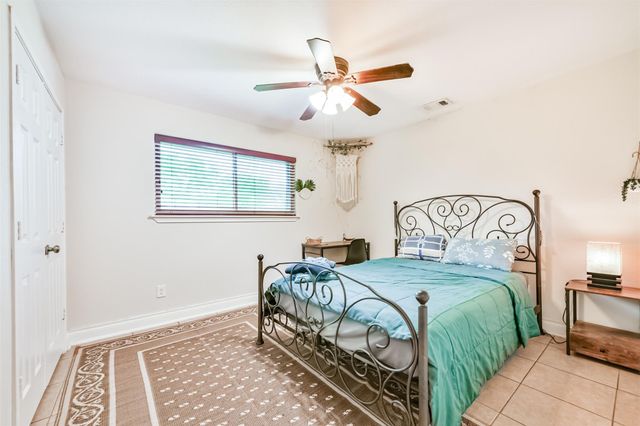 1422 Cedarbrook Court, Seabrook, TX 77586