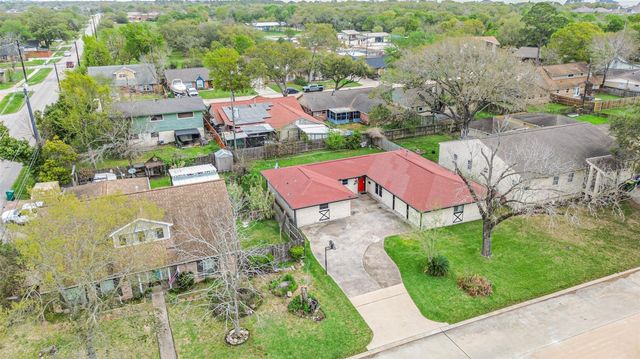 1422 Cedarbrook Court, Seabrook, TX 77586