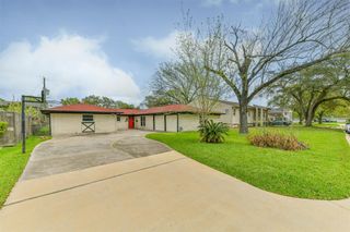 1422 Cedarbrook Court, Seabrook, TX 77586