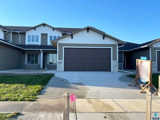 5217 E 67th St Street, Sioux Falls, SD 57108