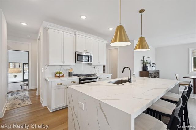52030 Wellington Valley Drive, Macomb, MI 48042