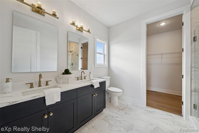 52030 Wellington Valley Drive, Macomb, MI 48042