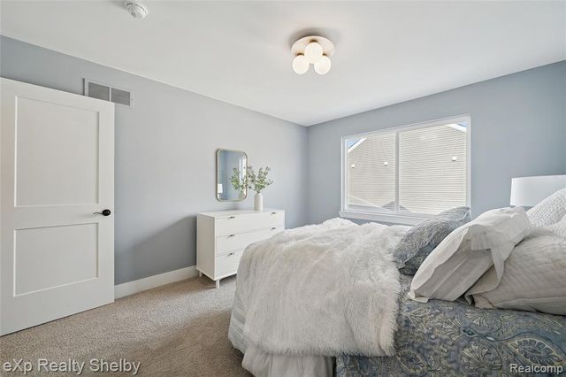 52030 Wellington Valley Drive, Macomb, MI 48042