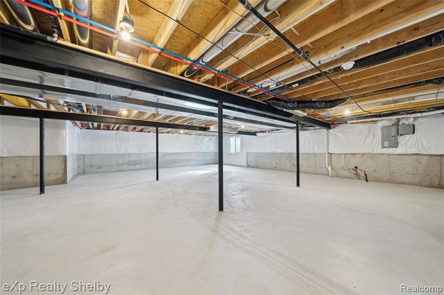 52030 Wellington Valley Drive, Macomb, MI 48042