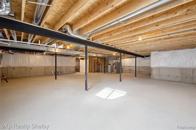 52030 Wellington Valley Drive, Macomb, MI 48042