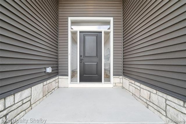 52030 Wellington Valley Drive, Macomb, MI 48042