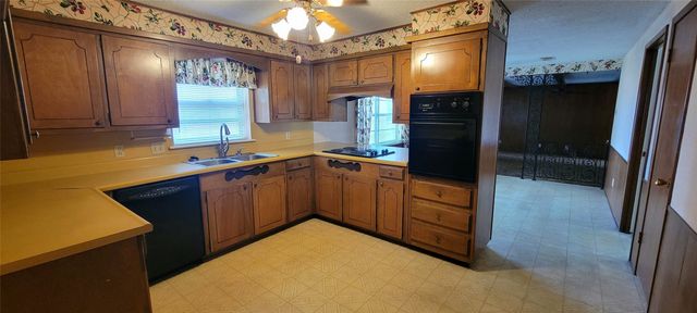 7813 Pebbleford Road, Fort Worth, TX 76134