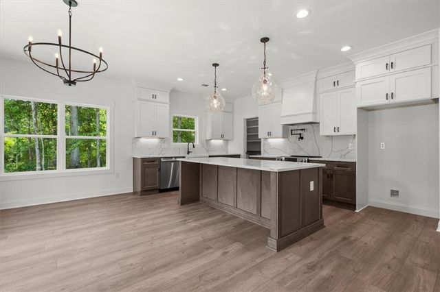 947 Lake Varner Drive, Covington, GA 30014